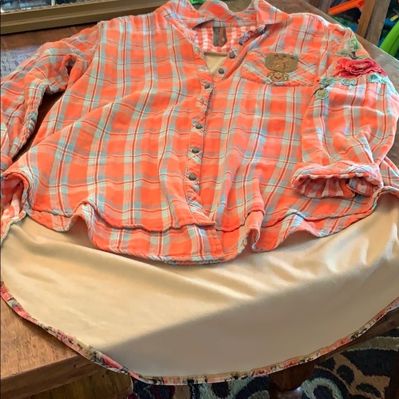 Aratta Long sleeved button up with awesome detail! - Picture 2 of 5